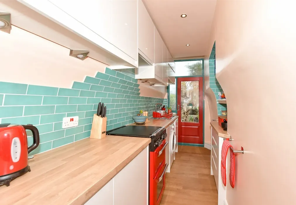 Kitchen - Granville Marina, Ramsgate, Kent - Wards of Kent