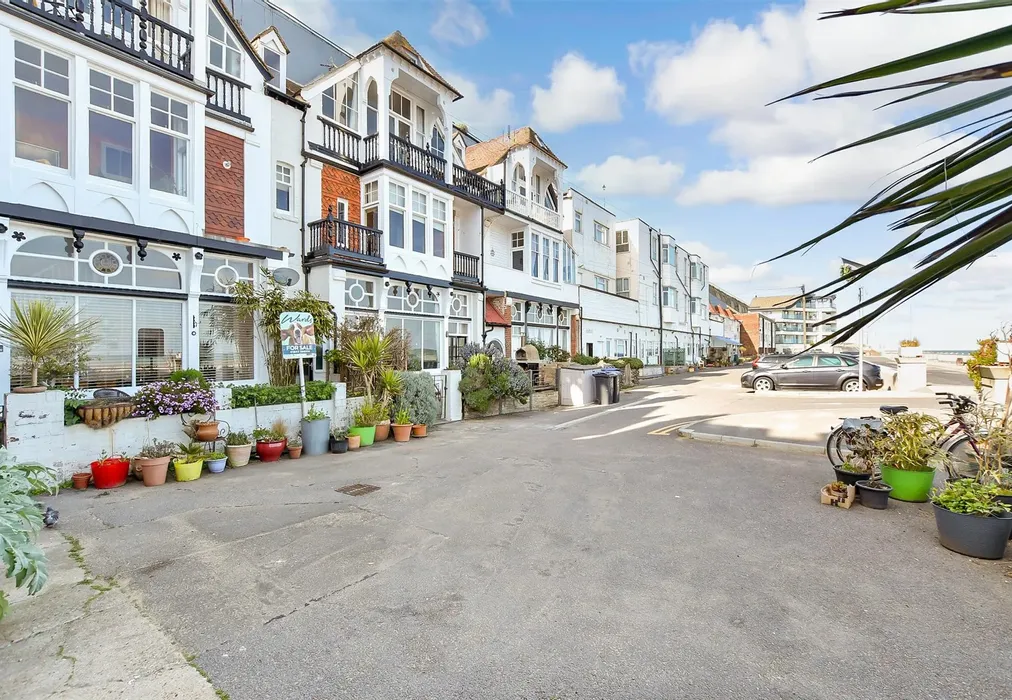 Driveway/Parking - Granville Marina, Ramsgate, Kent - Wards of Kent