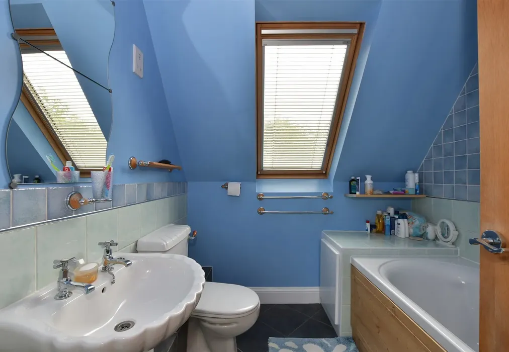 Bathroom - Heron Hill Lane, Culverstone, Meopham, Kent - Wards of Kent