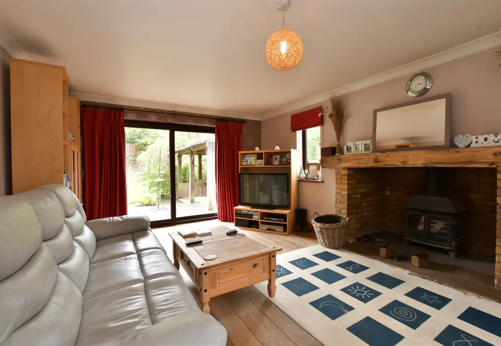 Lounge - Heron Hill Lane, Culverstone, Meopham, Kent - Wards of Kent