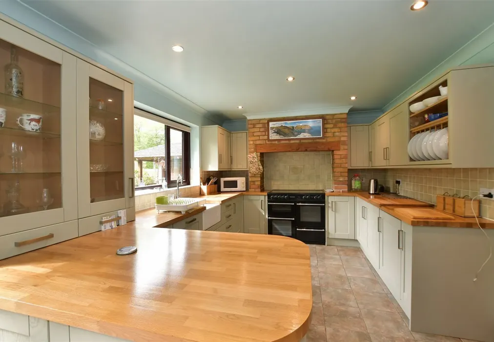 Kitchen/Dining Room - Heron Hill Lane, Culverstone, Meopham, Kent - Wards of Kent
