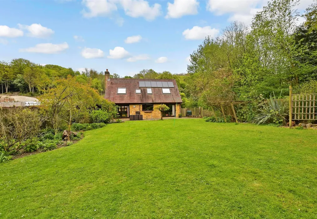 Rear Garden - Heron Hill Lane, Culverstone, Meopham, Kent - Wards of Kent