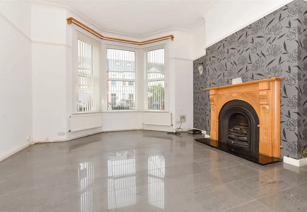 Lounge - Warwick Road, Cliftonville, Margate, Kent - Wards of Kent