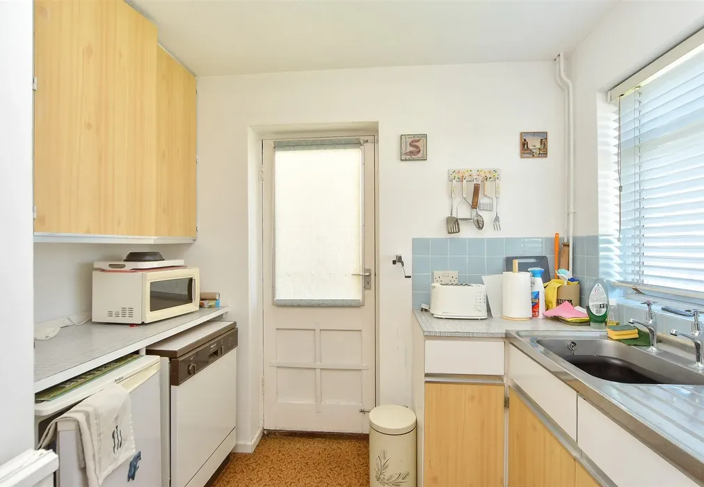Kitchen - Thorn Hill Road, Warden, Sheerness, Kent - Wards of Kent