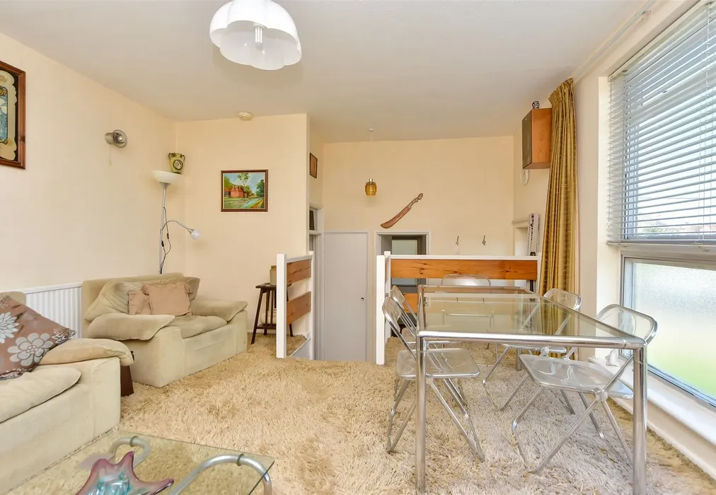 Lounge - Thorn Hill Road, Warden, Sheerness, Kent - Wards of Kent