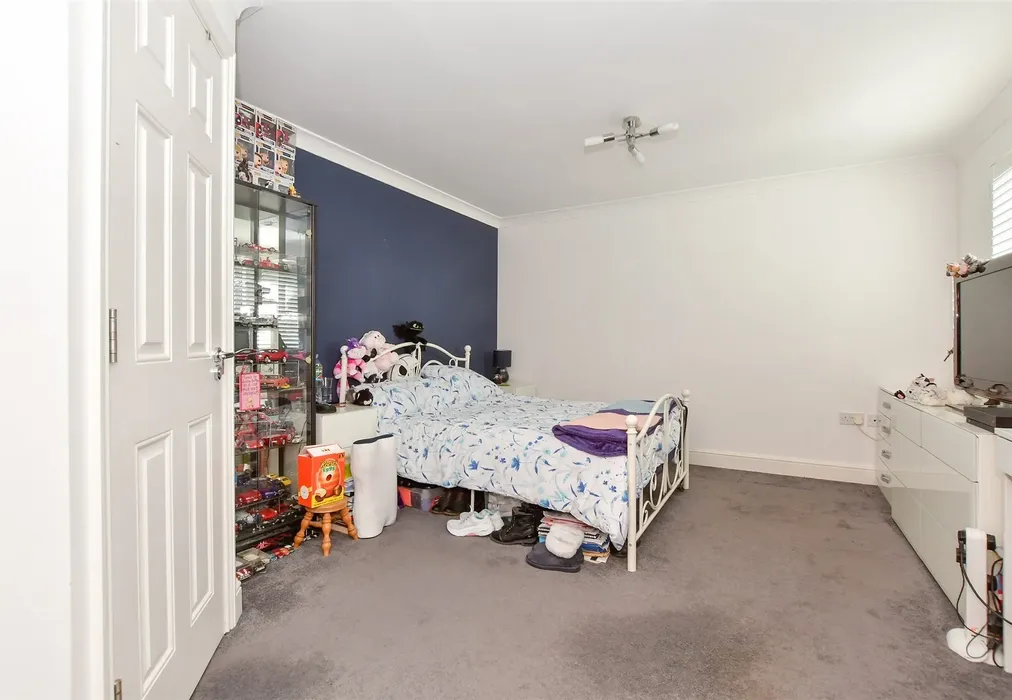 Bedroom 1 - Sherway Close, Headcorn, Ashford, Kent - Wards of Kent