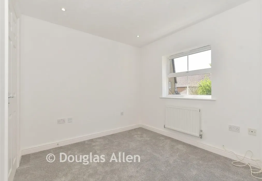 Bedroom 1 - Heather Gardens, Waltham Abbey, Essex - Wards of Kent