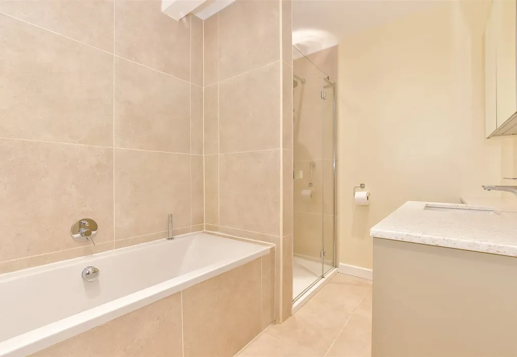 En-Suite Bathroom - Mill Lane, Binfield, Newport, Isle of Wight - Wards of Kent
