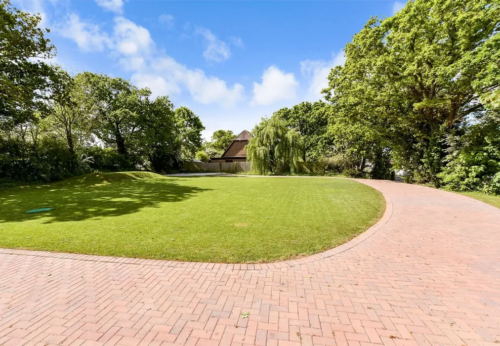 Front Garden - Mill Lane, Binfield, Newport, Isle of Wight - Wards of Kent