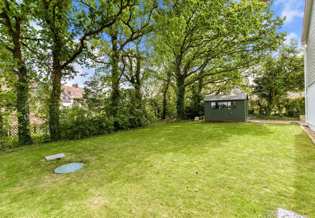 Rear Garden - Mill Lane, Binfield, Newport, Isle of Wight - Wards of Kent