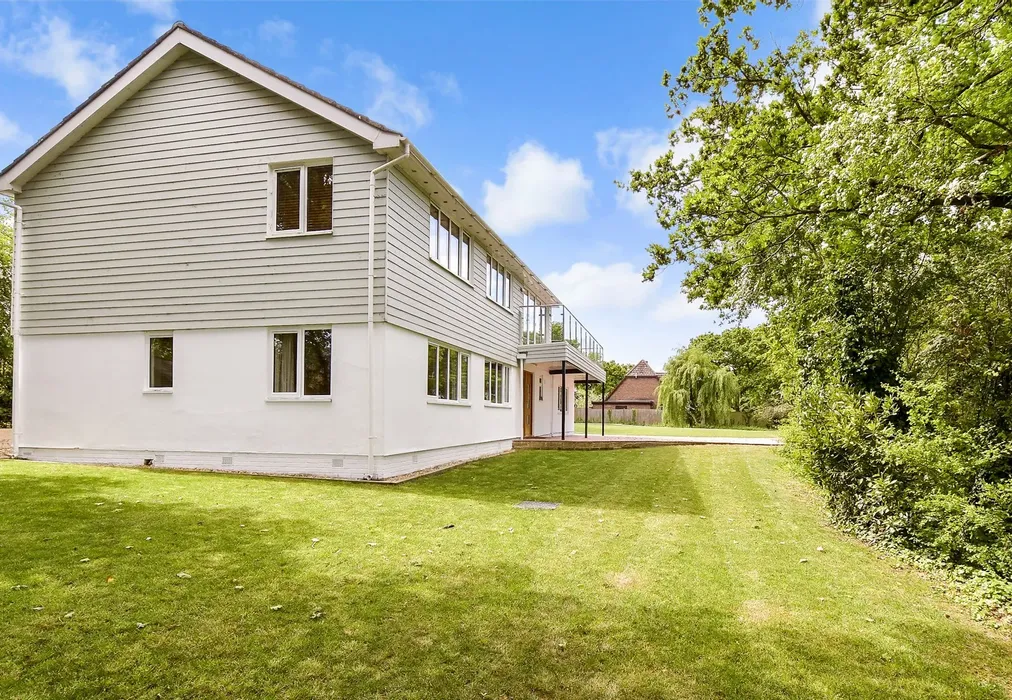 Rear Garden - Mill Lane, Binfield, Newport, Isle of Wight - Wards of Kent