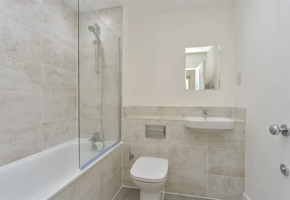 Bathroom - Waterside, Warwick Crescent, Rochester, Kent - Wards of Kent