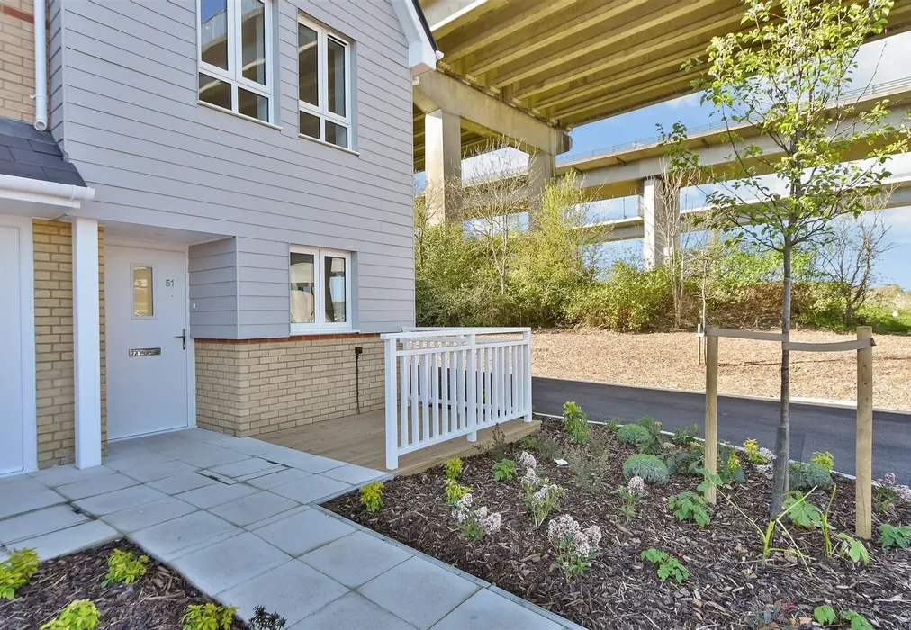 Front Garden - Waterside, Warwick Crescent, Rochester, Kent - Wards of Kent