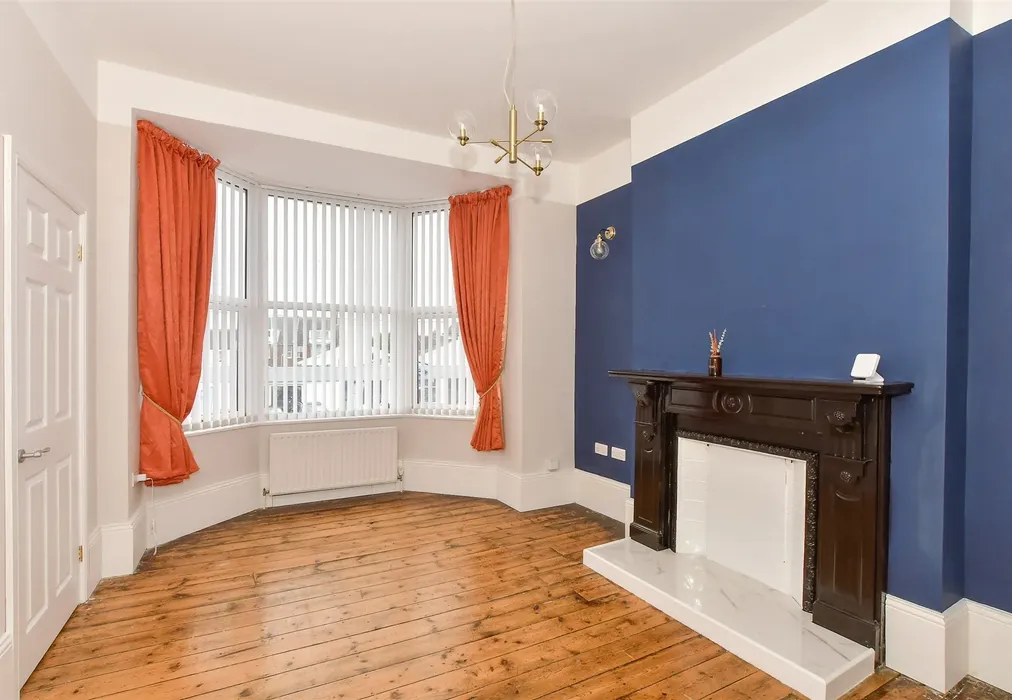 Lounge/Diner - Sea Street, Herne Bay, Kent - Wards of Kent