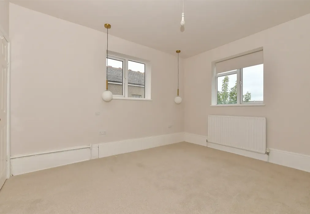 Bedroom 1 - Sea Street, Herne Bay, Kent - Wards of Kent