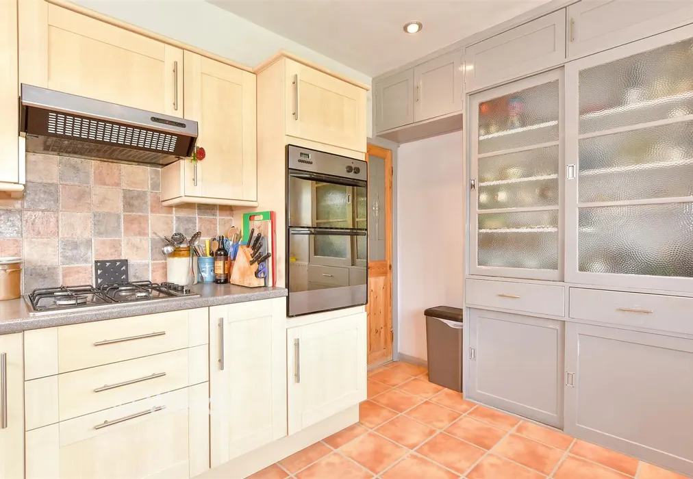 Kitchen - Orchard Grove, Minster-On-Sea, Sheerness, Kent - Wards of Kent