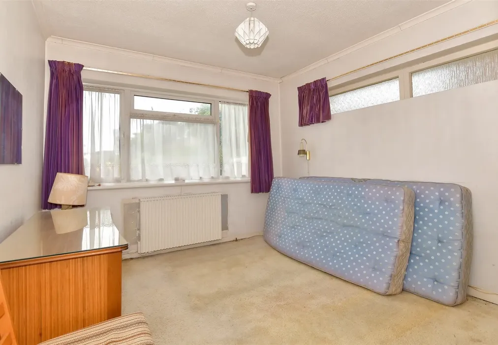 Bedroom 2 - Queenborough Drive, Minster-On-Sea, Sheerness, Kent - Wards of Kent