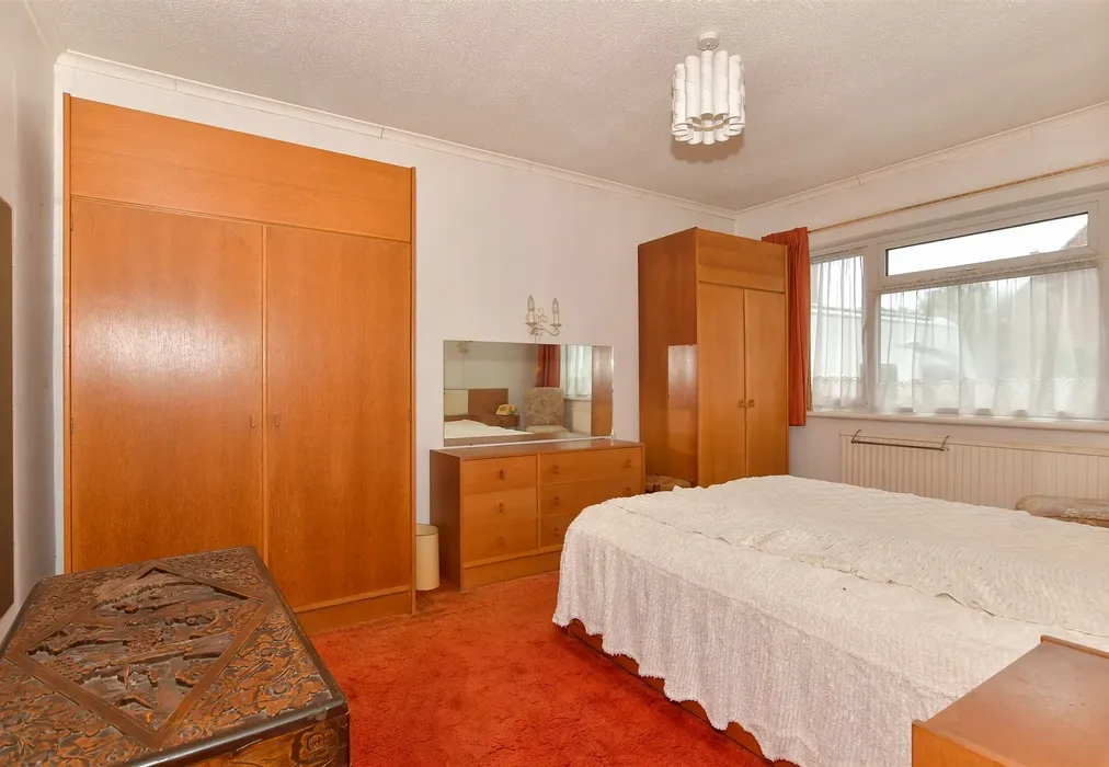 Bedroom 1 - Queenborough Drive, Minster-On-Sea, Sheerness, Kent - Wards of Kent