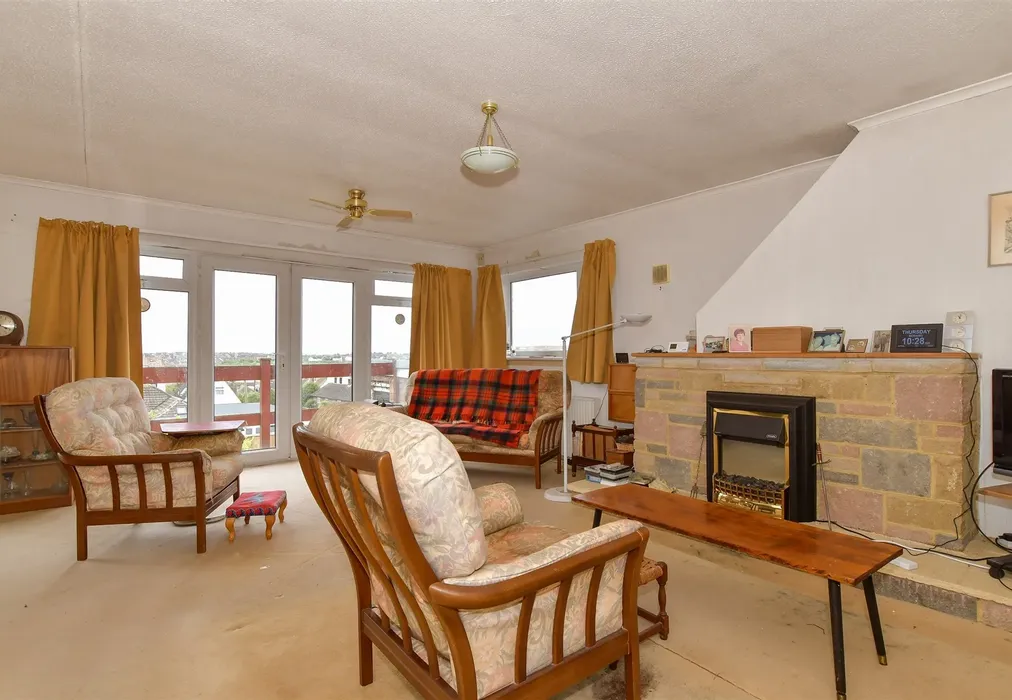 Lounge - Queenborough Drive, Minster-On-Sea, Sheerness, Kent - Wards of Kent