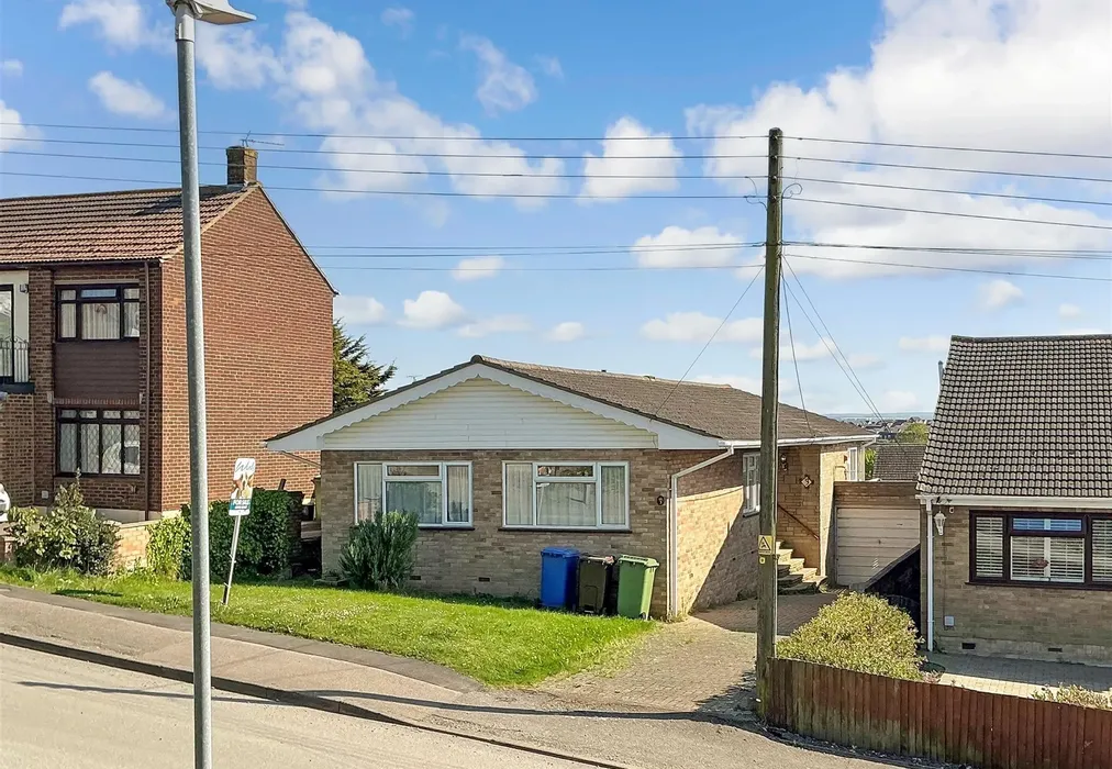 Front Driveway - Queenborough Drive, Minster-On-Sea, Sheerness, Kent - Wards of Kent
