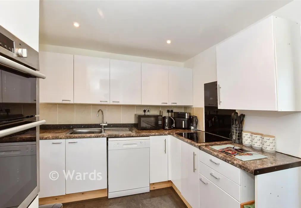 Kitchen - Wayside Avenue, Tenterden, Kent - Wards of Kent
