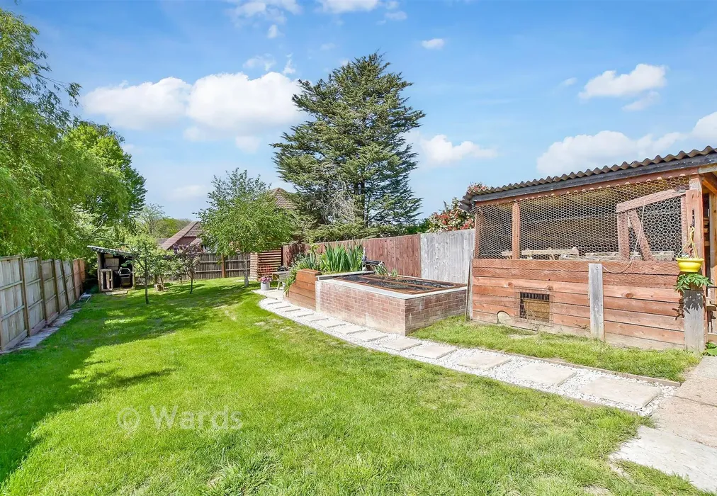 Rear Garden - Wayside Avenue, Tenterden, Kent - Wards of Kent