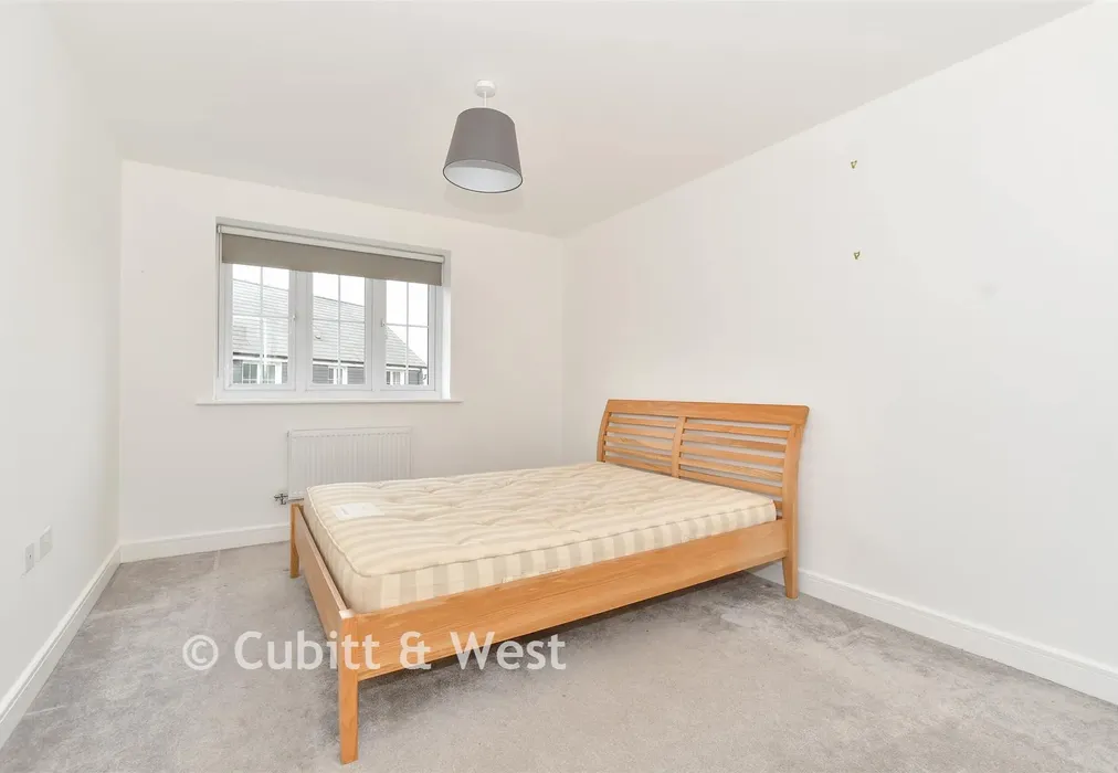 Bedroom 1 - Peckham Chase, Eastergate, Chichester, West Sussex - Wards of Kent