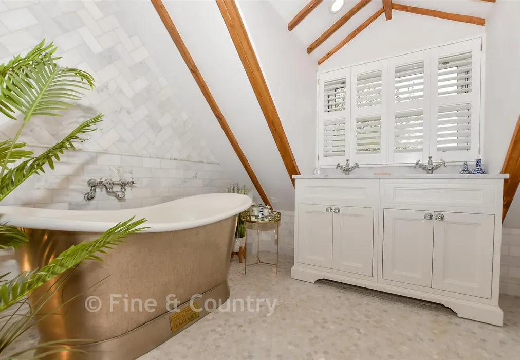 En-Suite Bathroom - Poona Road, Tunbridge Wells, Kent - Wards of Kent