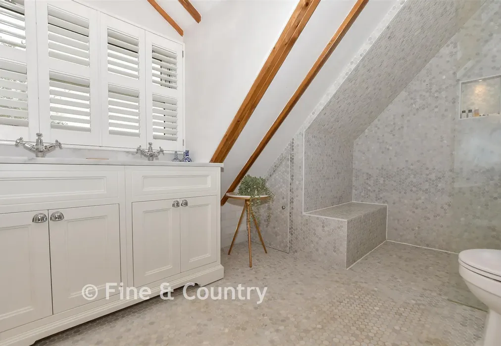 En-Suite Bathroom - Poona Road, Tunbridge Wells, Kent - Wards of Kent