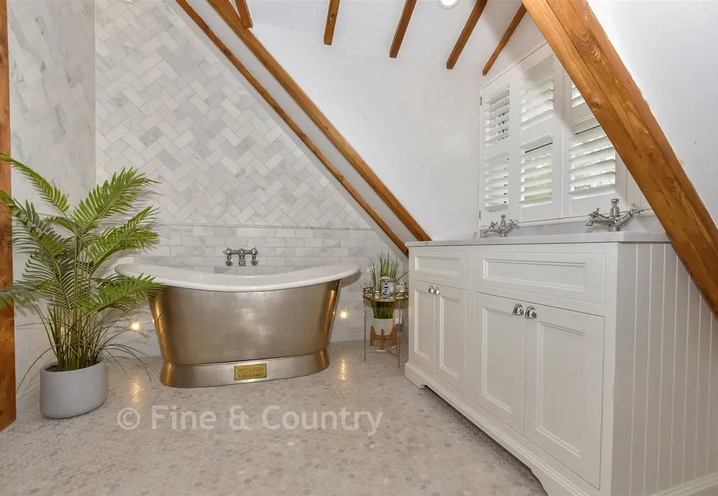 En-Suite Bathroom - Poona Road, Tunbridge Wells, Kent - Wards of Kent