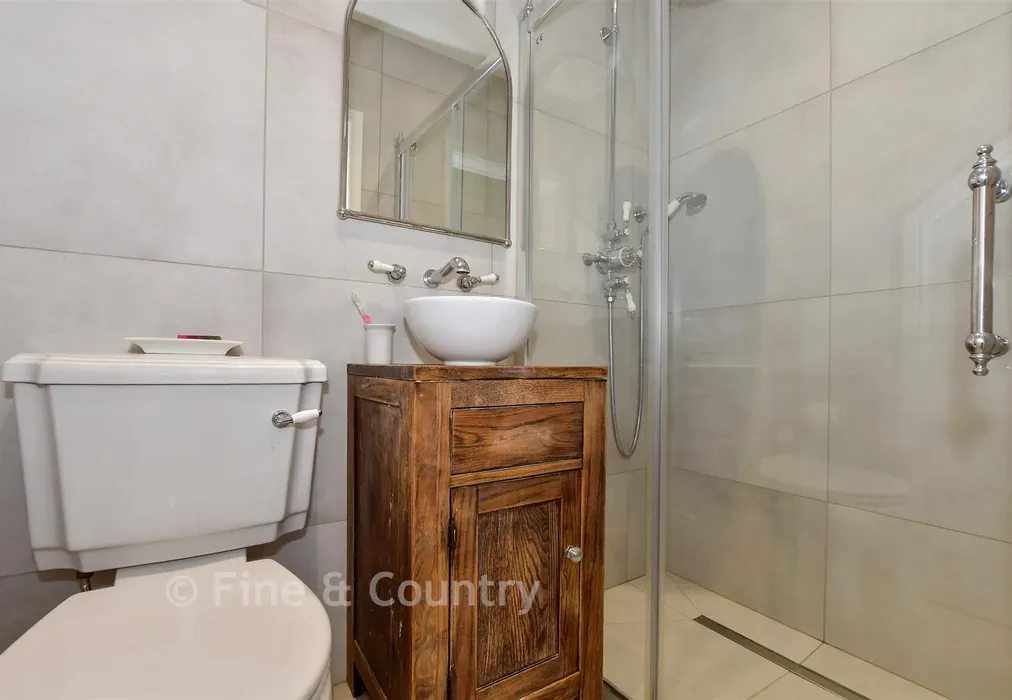 En-Suite Shower Room - Poona Road, Tunbridge Wells, Kent - Wards of Kent