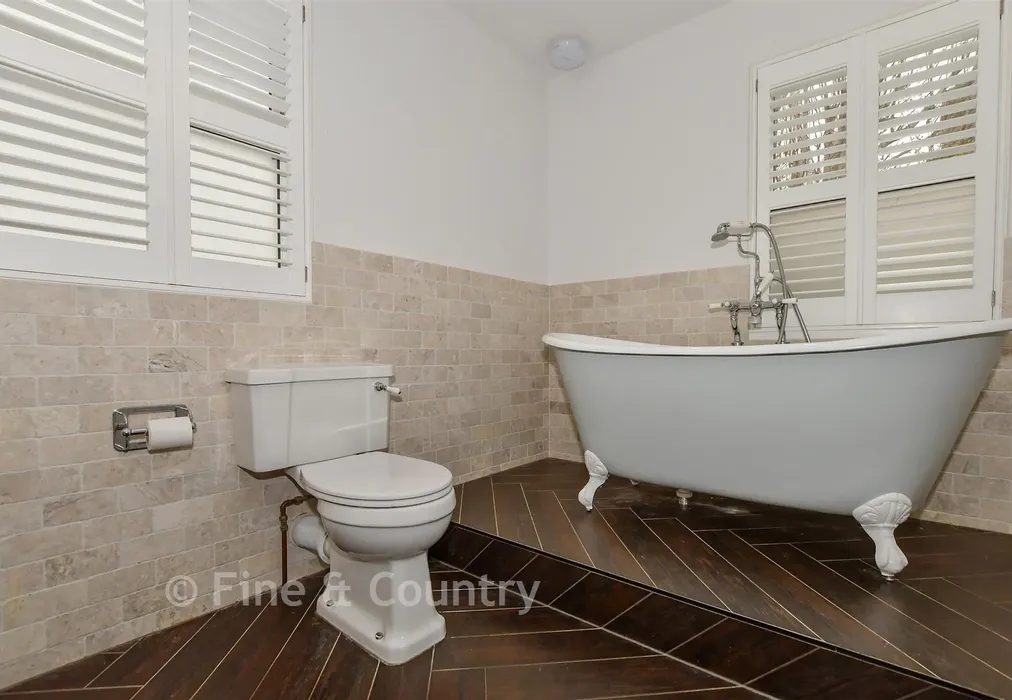 En-Suite Bathroom - Poona Road, Tunbridge Wells, Kent - Wards of Kent