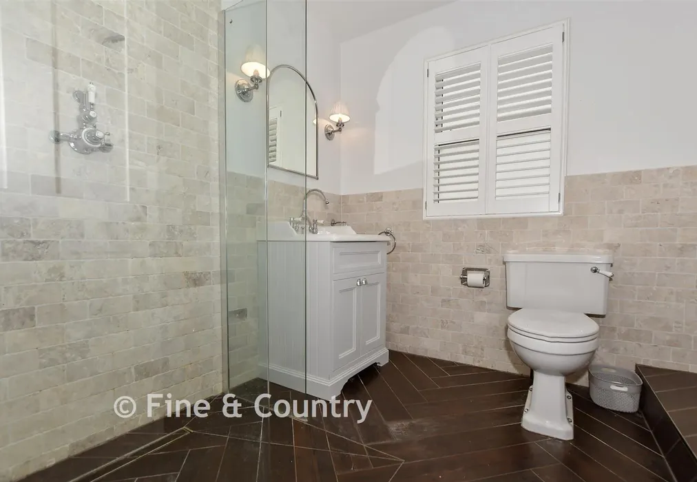 En-Suite Bathroom - Poona Road, Tunbridge Wells, Kent - Wards of Kent