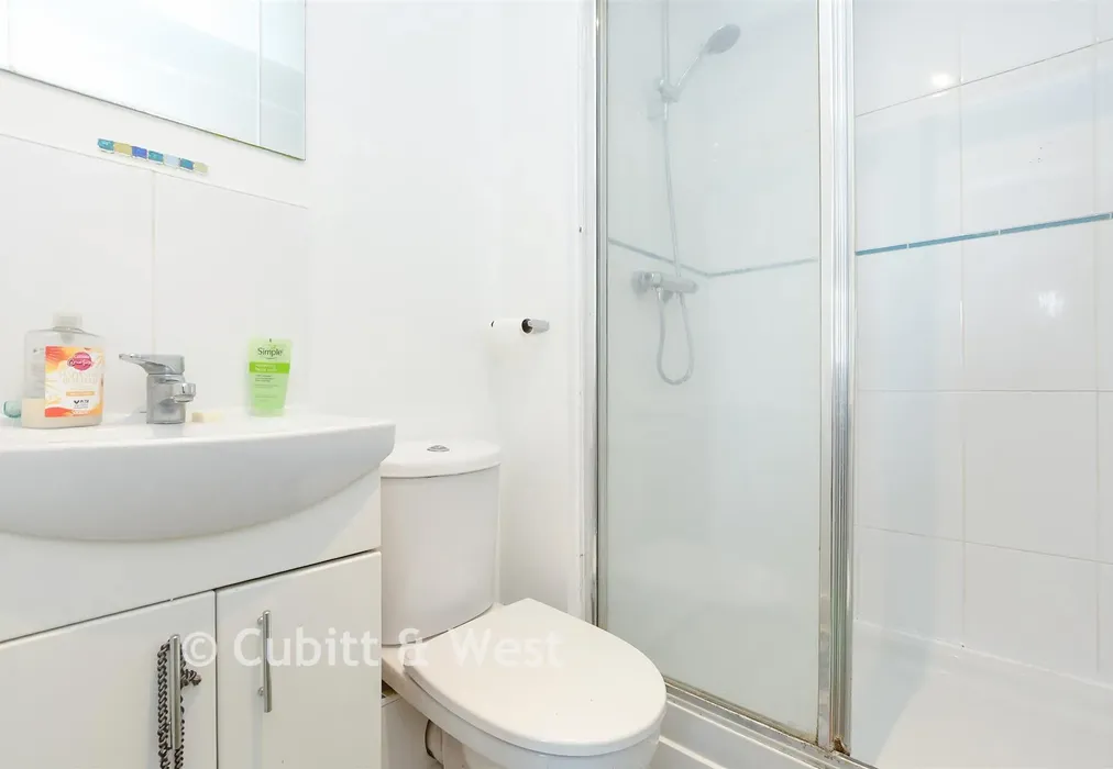 En-Suite - Yoxall Mews, Redhill, Surrey - Wards of Kent