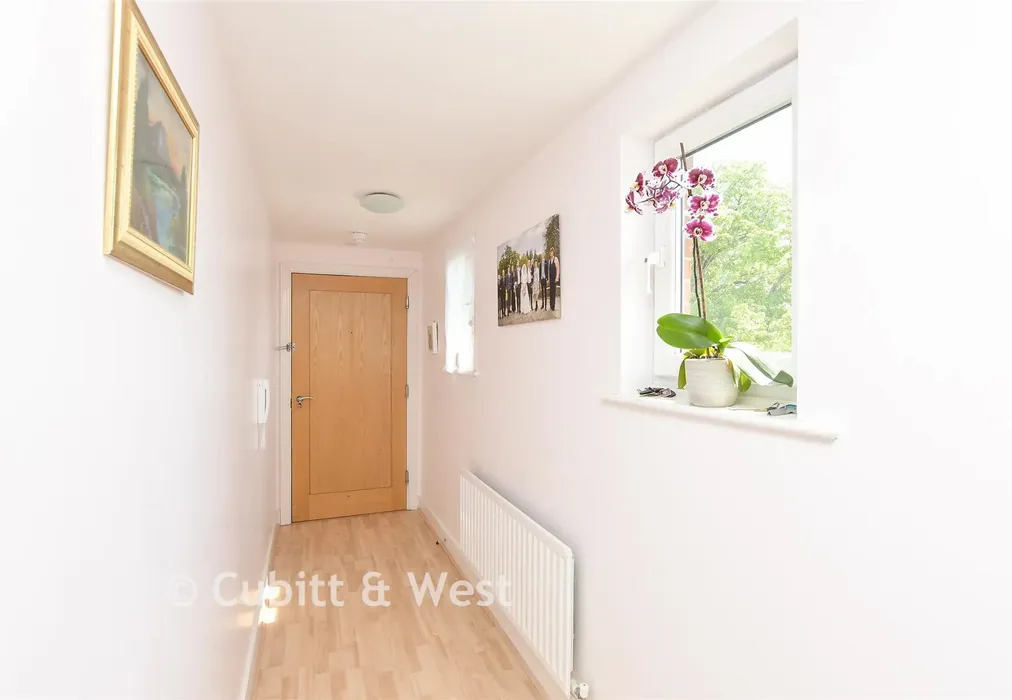Hallway - Yoxall Mews, Redhill, Surrey - Wards of Kent