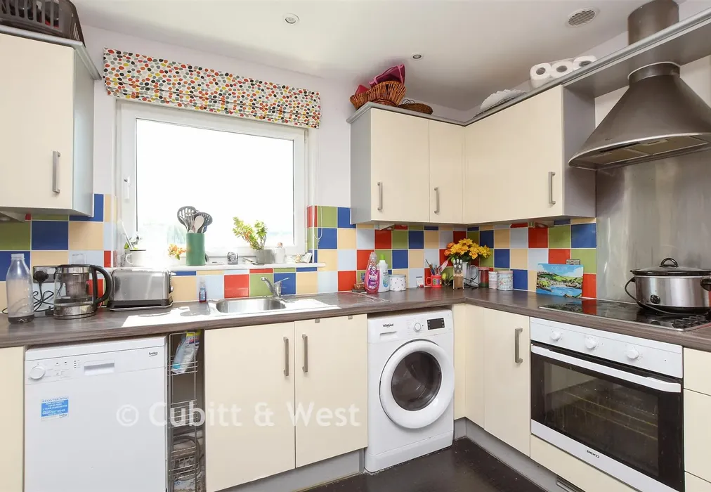 Kitchen - Yoxall Mews, Redhill, Surrey - Wards of Kent