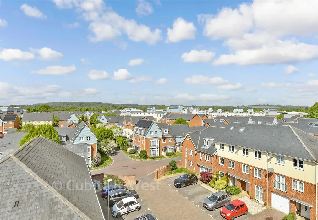 Views To Front - Yoxall Mews, Redhill, Surrey - Wards of Kent