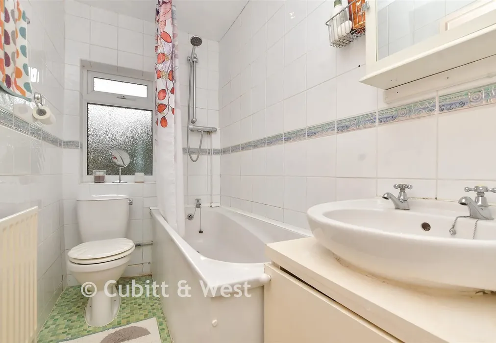 Bathroom - Caledon Road, Wallington, Surrey - Wards of Kent