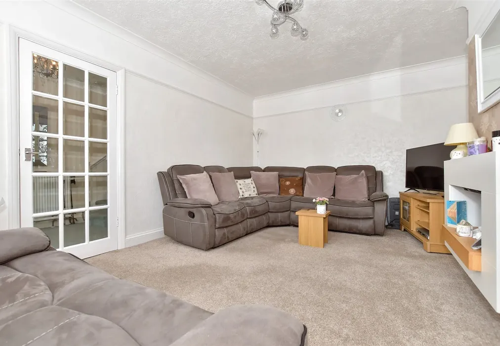 Lounge - Westbrook Avenue, Margate, Kent - Wards of Kent