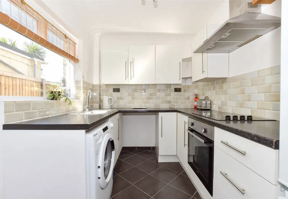 Kitchen - Princes Street, Deal, Kent - Wards of Kent