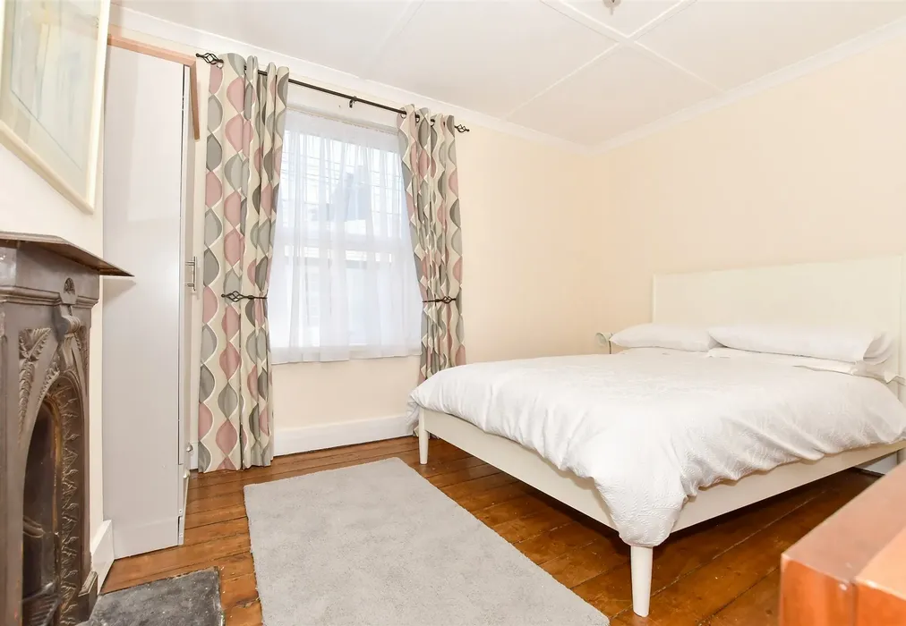 Bedroom 1 - Princes Street, Deal, Kent - Wards of Kent