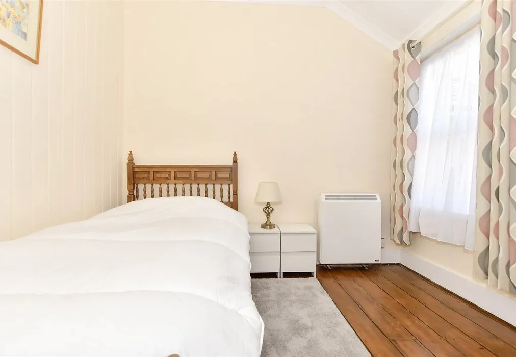 Bedroom 2 - Princes Street, Deal, Kent - Wards of Kent