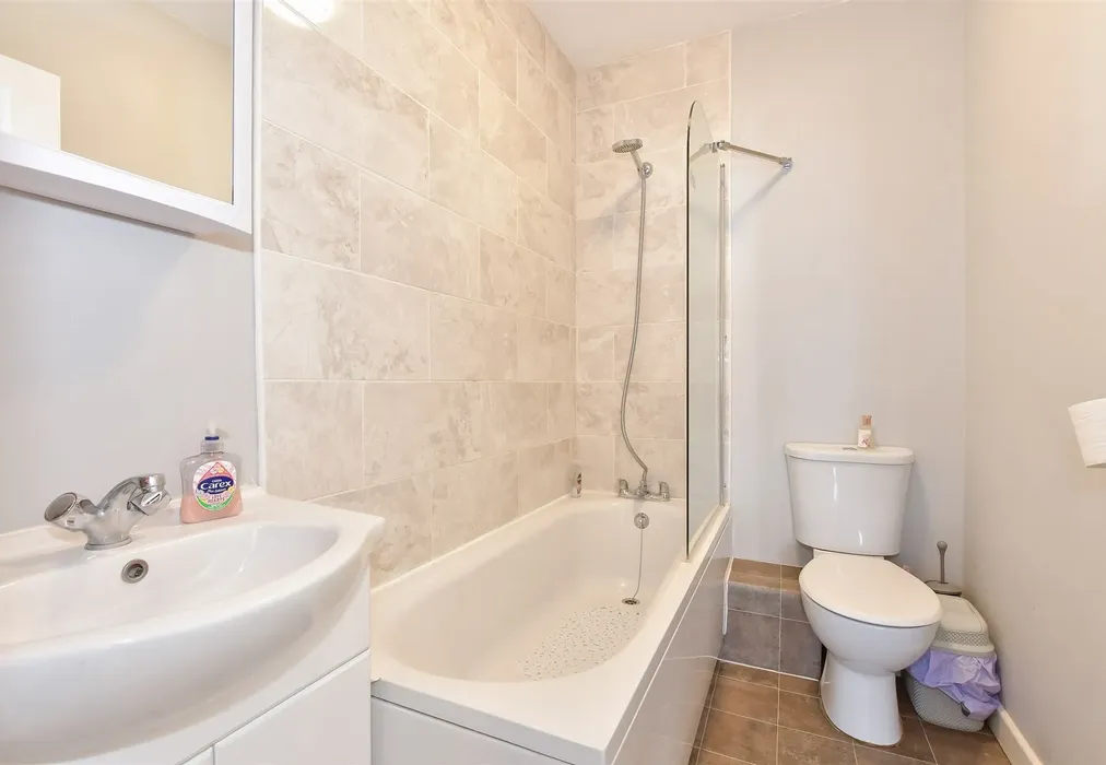 Bathroom - North Barrack Road, Walmer, Deal, Kent - Wards of Kent