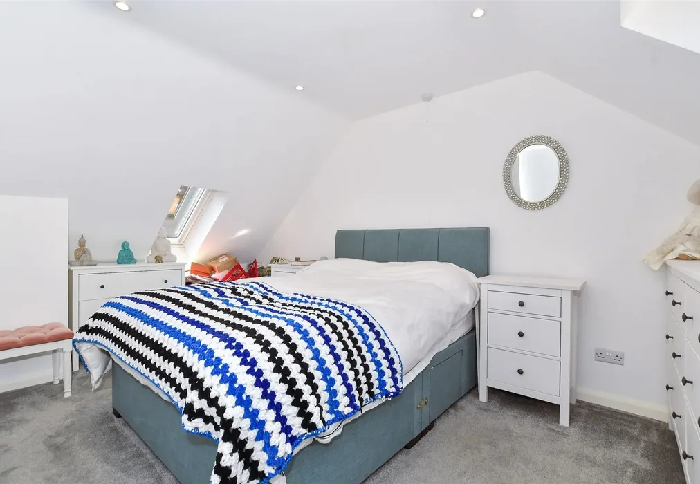 Annexe Bedroom - Pheasant Lane, Maidstone, Kent - Wards of Kent