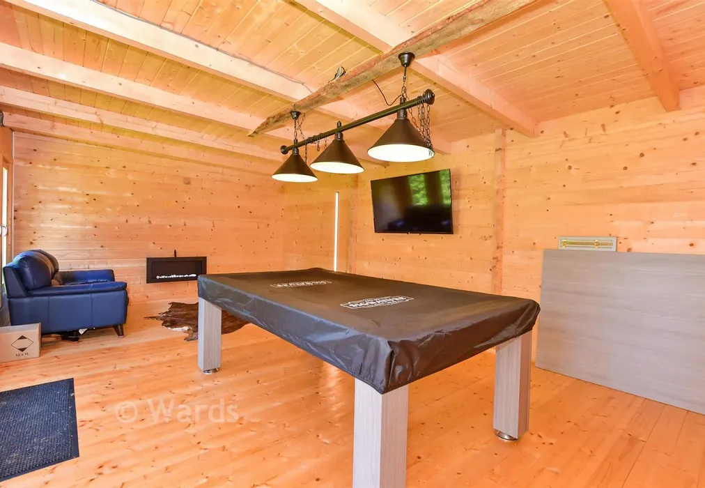 Workshop/Outbuildings - Pheasant Lane, Maidstone, Kent - Wards of Kent