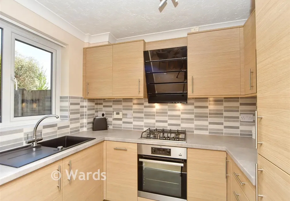 Kitchen - Howlsmere Close, Halling, Rochester, Kent - Wards of Kent