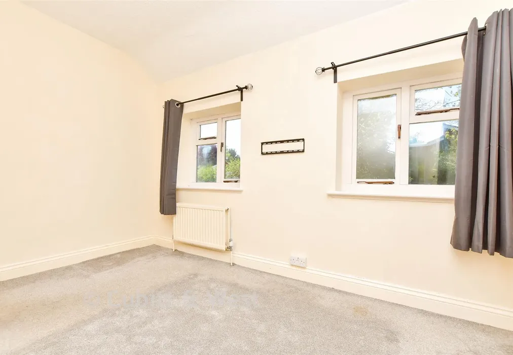 Bedroom 1 - Glebe Road, Cuckfield, Haywards Heath, West Sussex - Wards of Kent