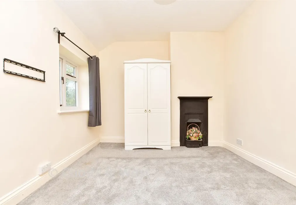 Bedroom 1 - Glebe Road, Cuckfield, Haywards Heath, West Sussex - Wards of Kent