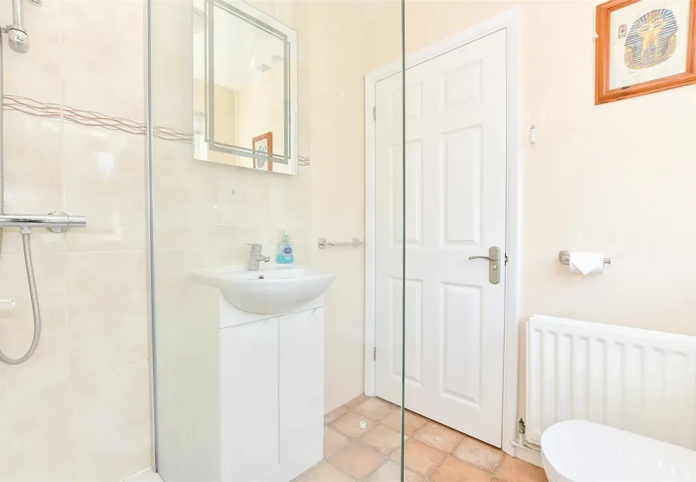 Shower Room - St. Faith's Road, Cowes, Isle of Wight - Wards of Kent