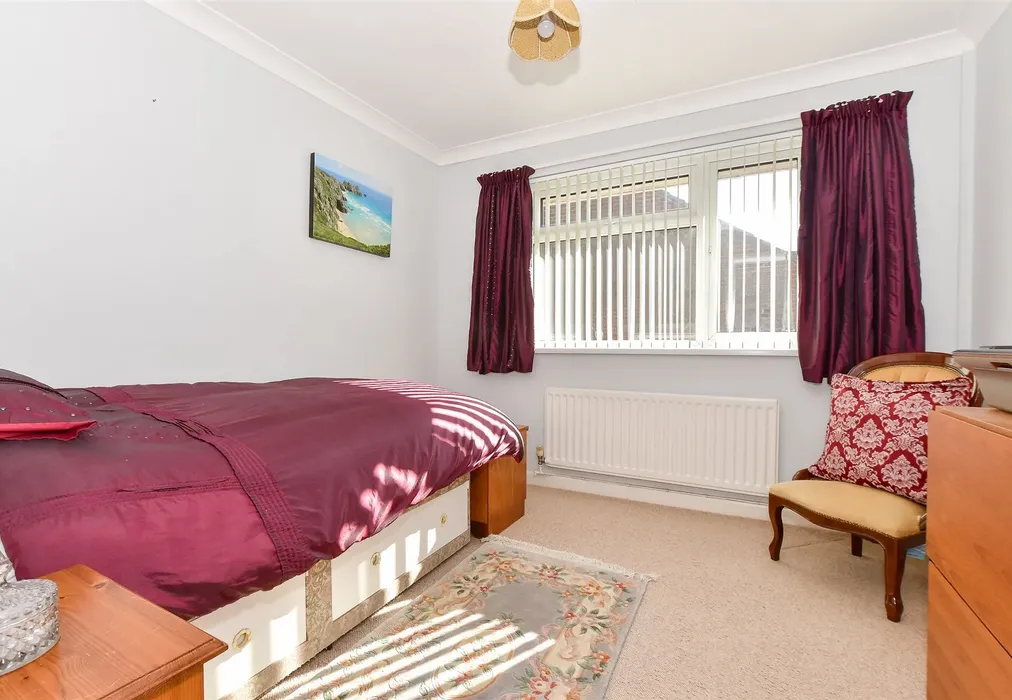 Bedroom 2 - St. Faith's Road, Cowes, Isle of Wight - Wards of Kent